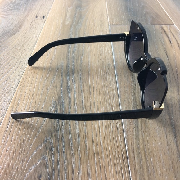 Bundle 2 for $8 Oversized Cat Eye Sunglasses - Picture 4 of 6